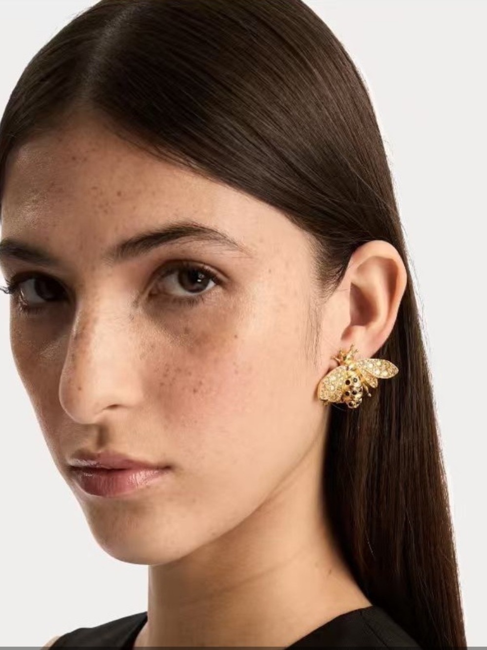 OSCAR DE LA RENTA • Golden Honey
Bee Stud Earrings - Picture 3 of 15